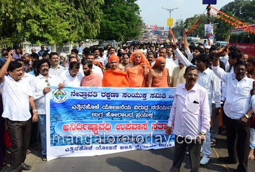 yettionhole protest 1